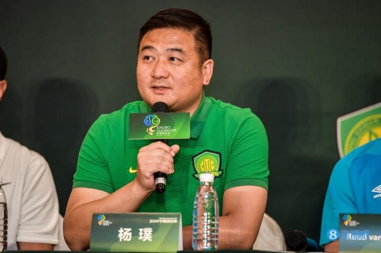 英语老师乖乖挽起裙子